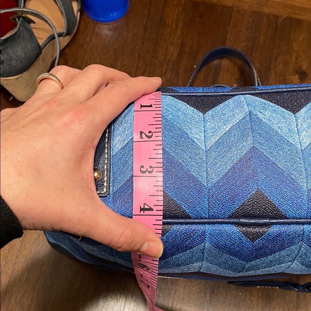 Dooney & Bourke Chevron Pattern Blue leather bag - image 8